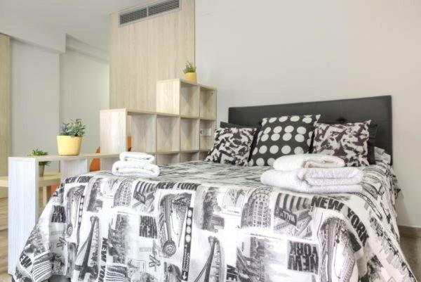 Apartamentos Turisticos Plaza San Juan 2 Tudela Exteriör bild